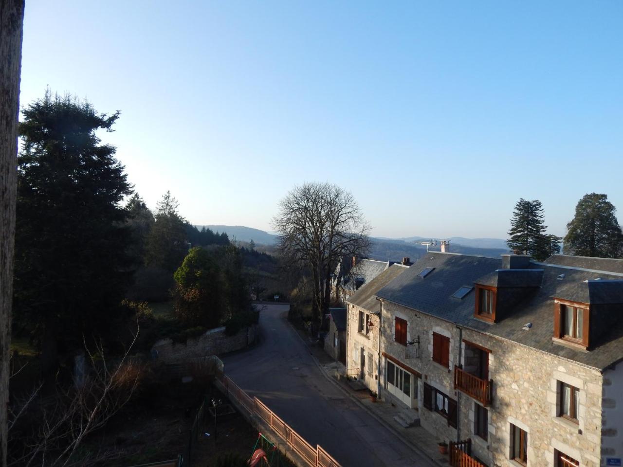Le Lion D'Or Hotell Ouroux-en-Morvan Exteriör bild