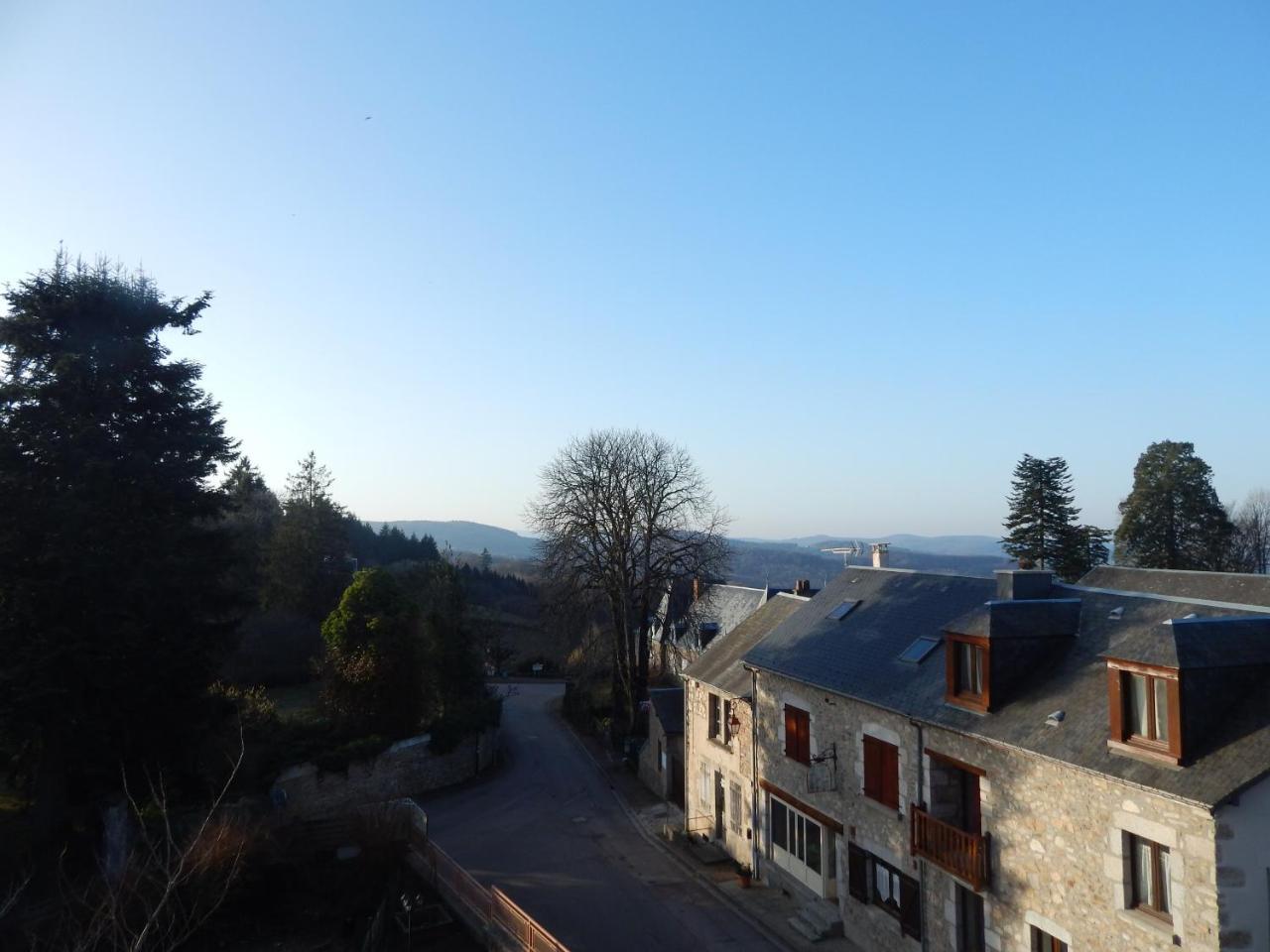 Le Lion D'Or Hotell Ouroux-en-Morvan Exteriör bild